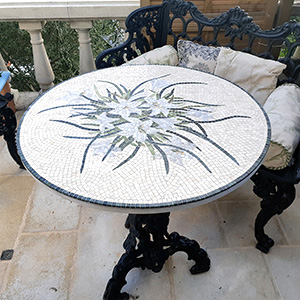réalisation de mosaique pour table en extérieur