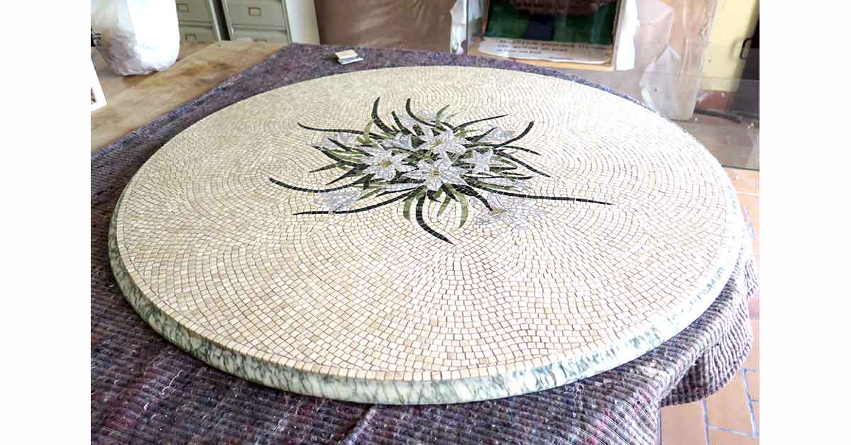 Table personnalisée sur mesure et haut de gamme plateau de table en mosaique pour jardin