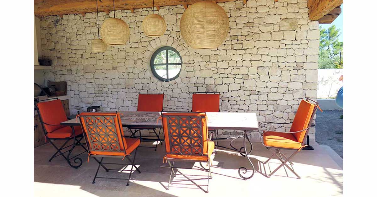 Table personnalisée sur mesure et haut de gamme table fer forgé et mosaique