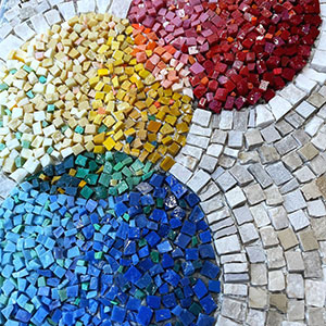 stage de mosaique moderne marbre et smalts